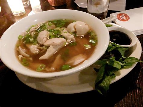  2 a. . Pho places open late